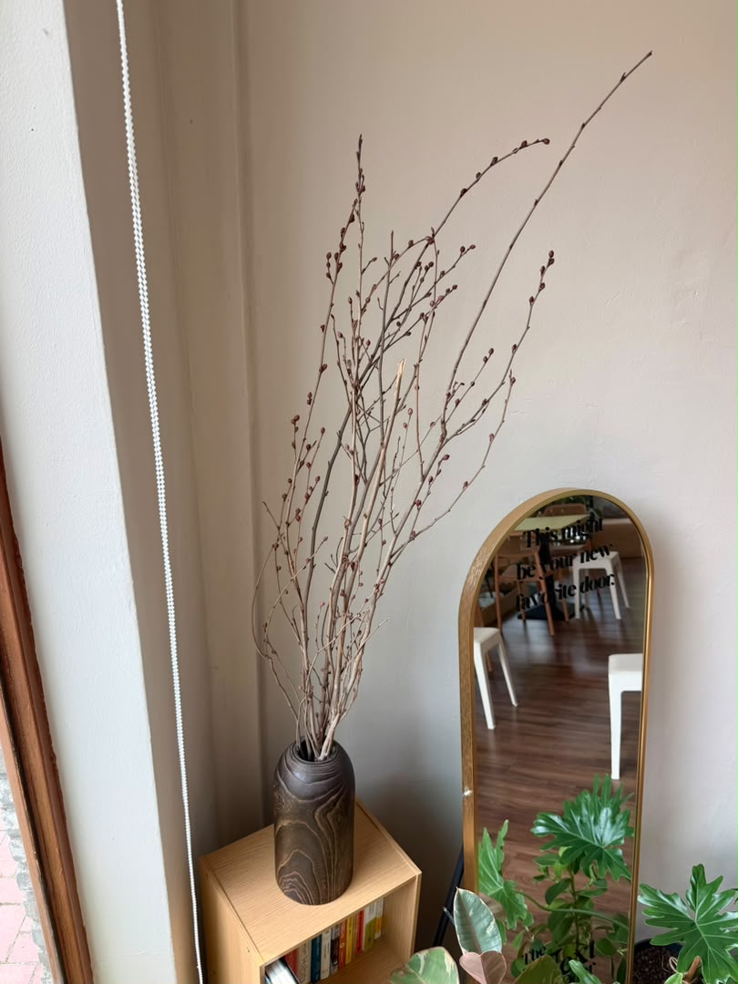 Artificial Berry Branch (δ»Ώηζ΅ζζ) Decorative Berry Branch in Wood Grain Vase