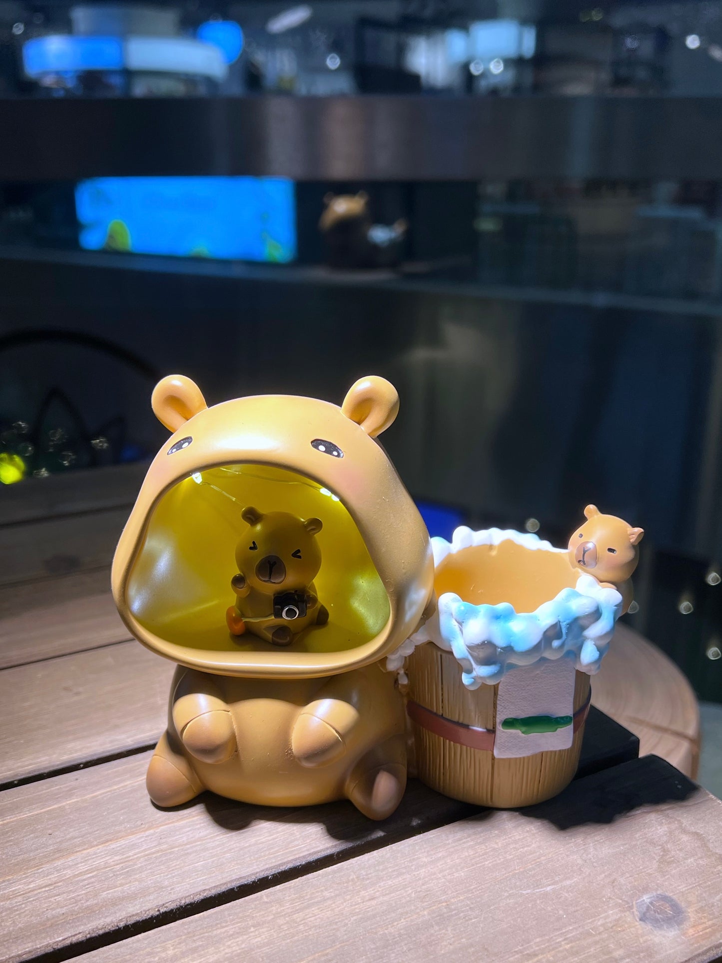 Night Lamp Capybara with Empty Storage Pail