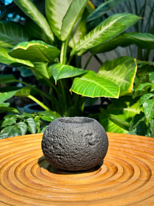 Round Zen Black Pot