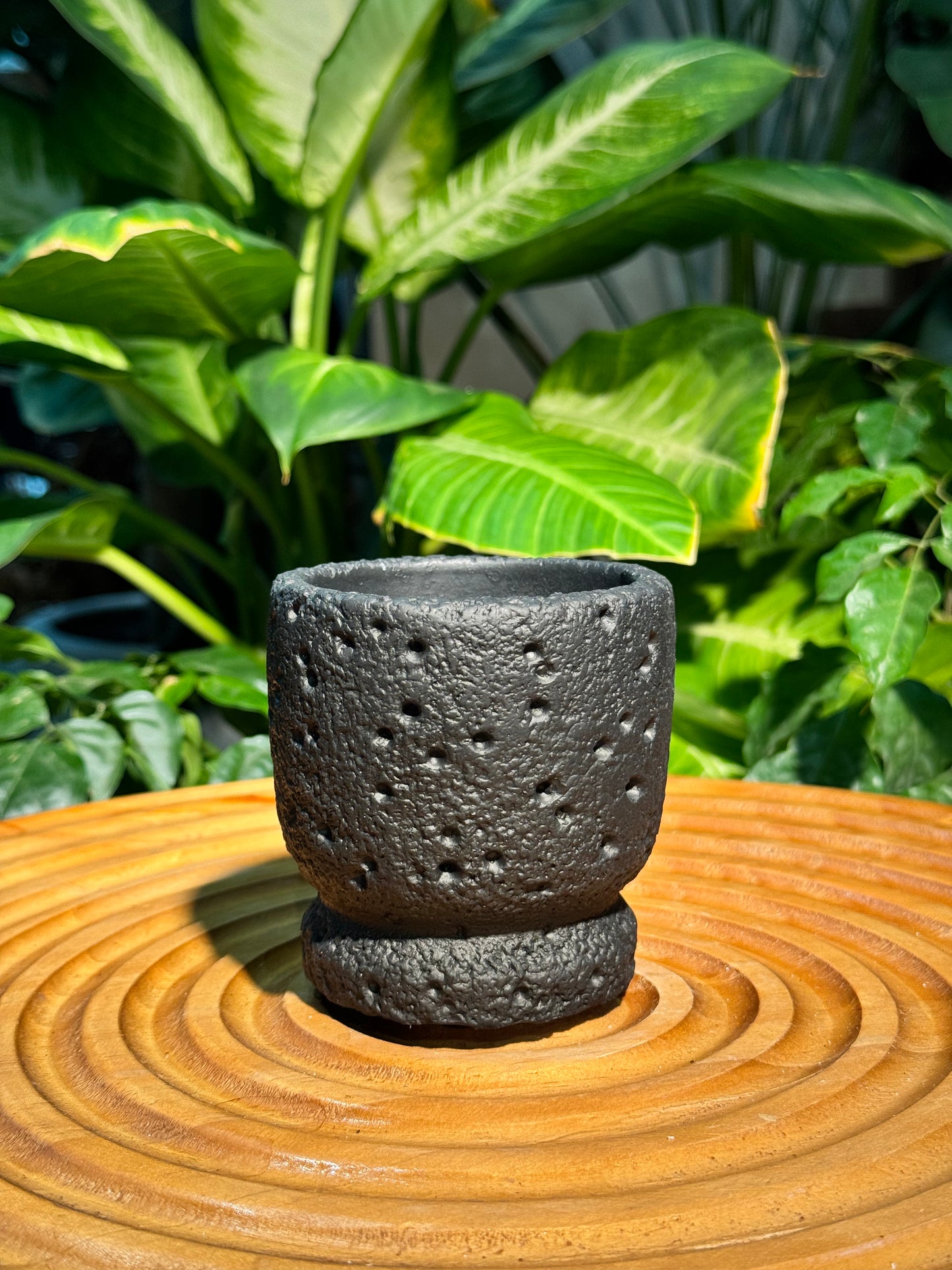 Cup-like Zen Black Pot