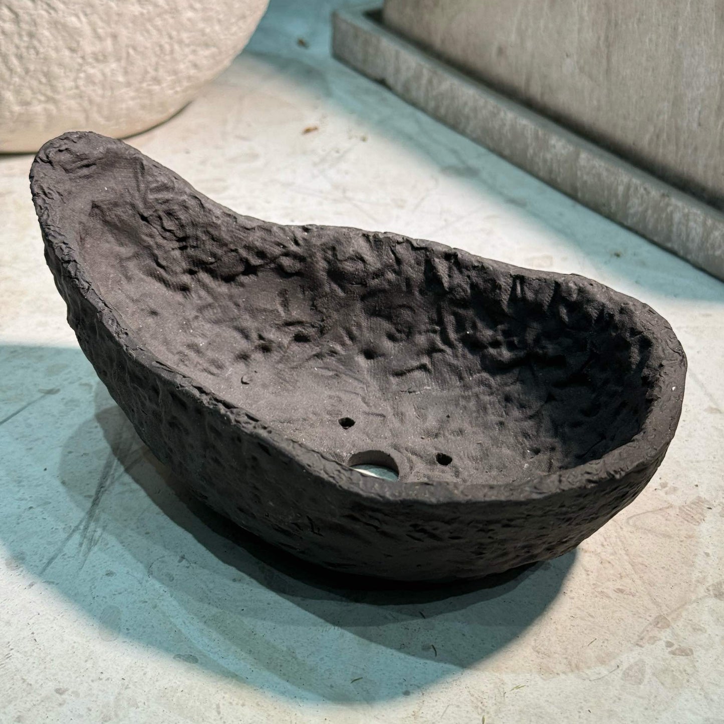 Teardrop-shaped Faux Pot